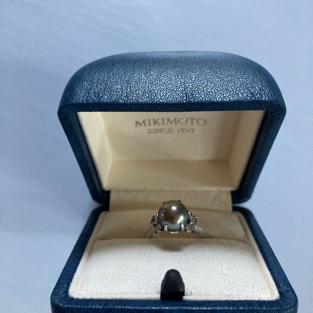 Mikimoto Black Tahitian pearl with diamonds w/full packaging, size 5.75
